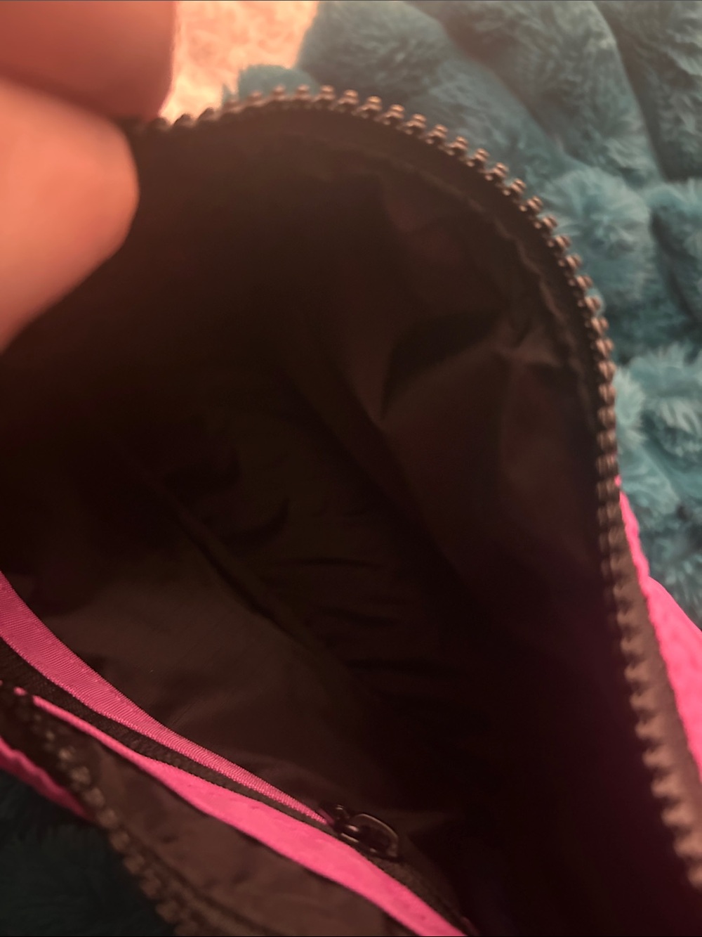 Baggu Women’s Hot Pink Shoulder Bag - Lightweight Everyday Style - Picture 2 of 2